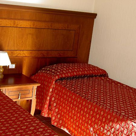 Hotel Cinecitta Rome Bagian luar foto