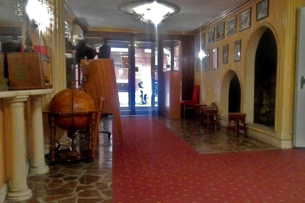 Hotel Cinecitta Rome Bagian luar foto