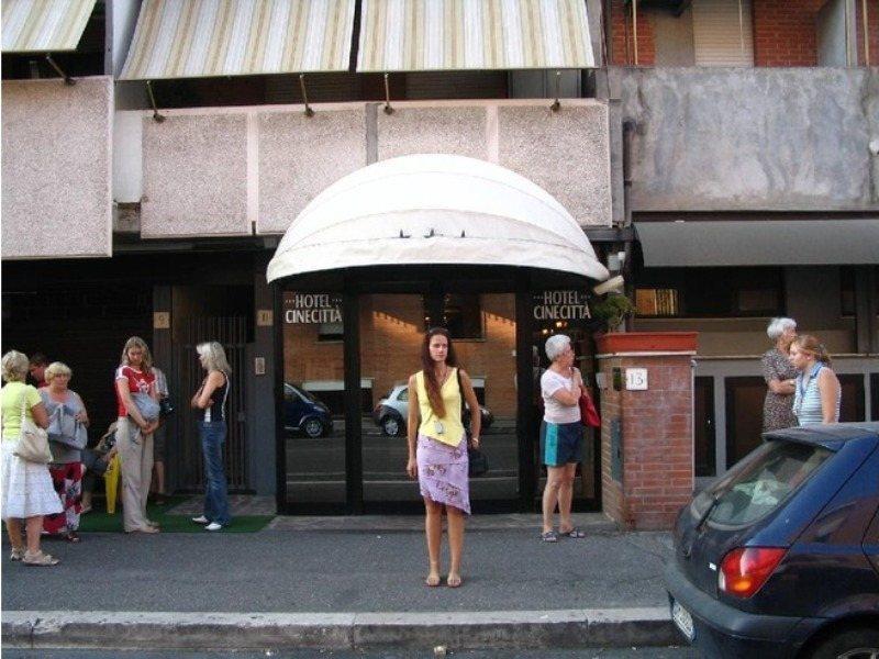 Hotel Cinecitta Rome Bagian luar foto