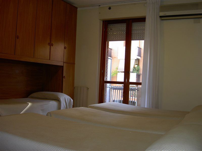 Hotel Cinecitta Rome Bagian luar foto