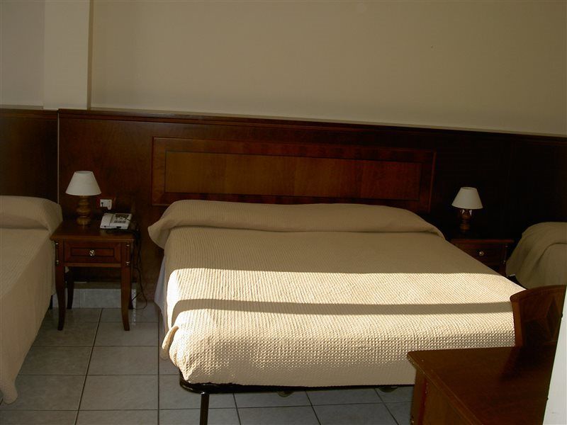 Hotel Cinecitta Rome Bagian luar foto