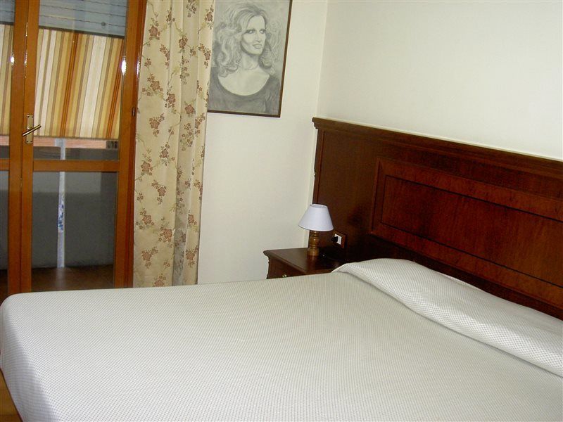 Hotel Cinecitta Rome Bagian luar foto