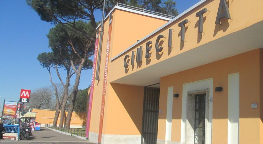 Hotel Cinecitta Rome Bagian luar foto