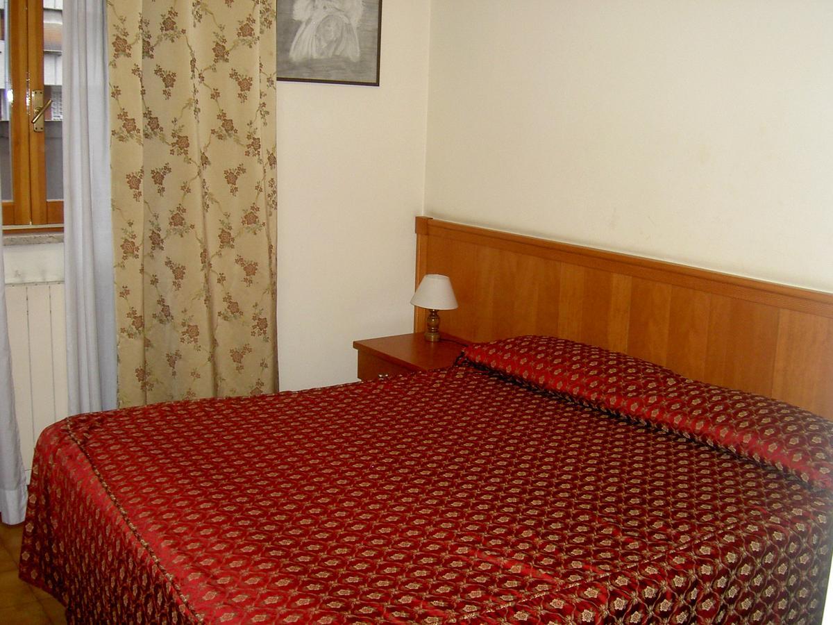 Hotel Cinecitta Rome Bagian luar foto