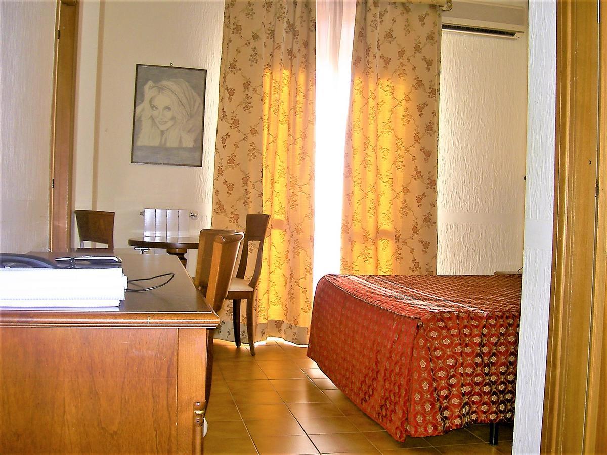 Hotel Cinecitta Rome Bagian luar foto