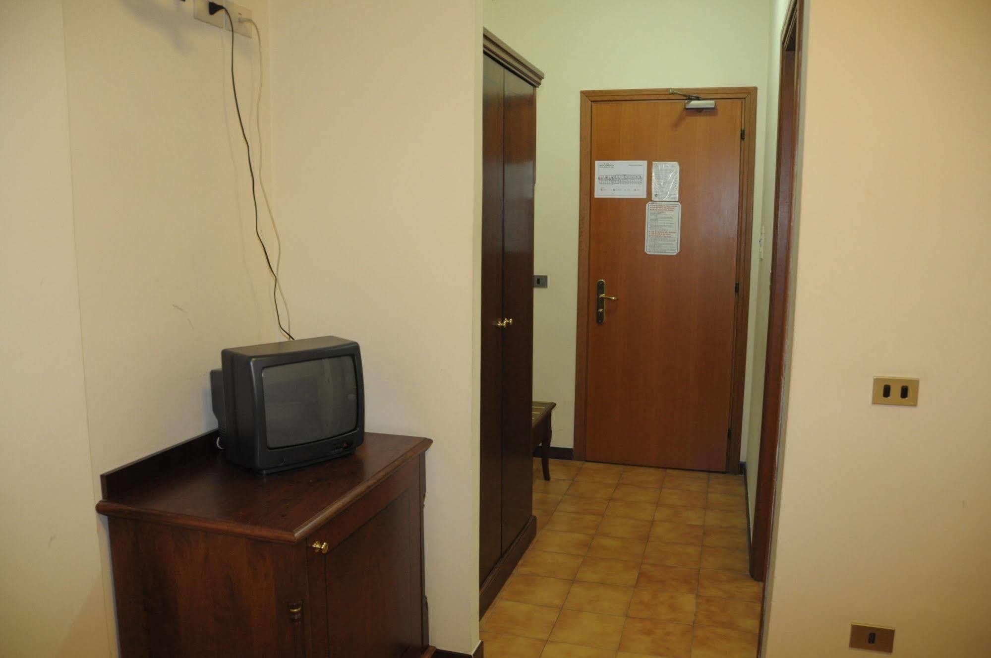 Hotel Cinecitta Rome Bagian luar foto