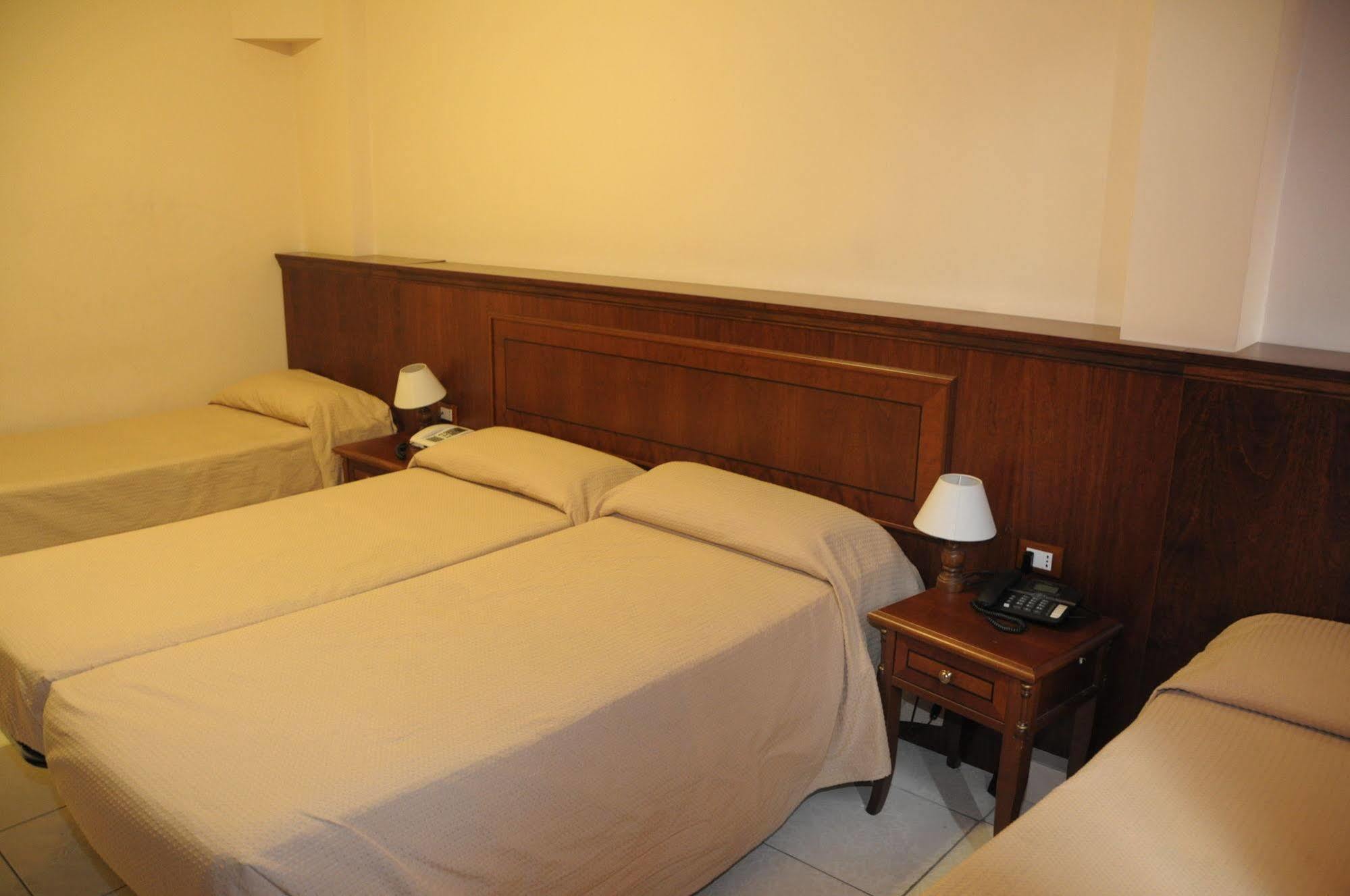 Hotel Cinecitta Rome Bagian luar foto