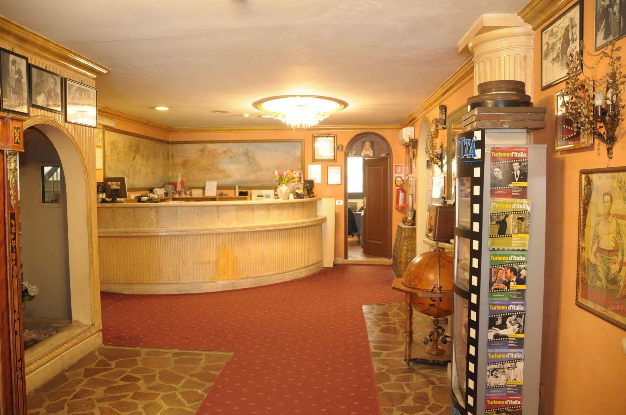 Hotel Cinecitta Rome Bagian luar foto