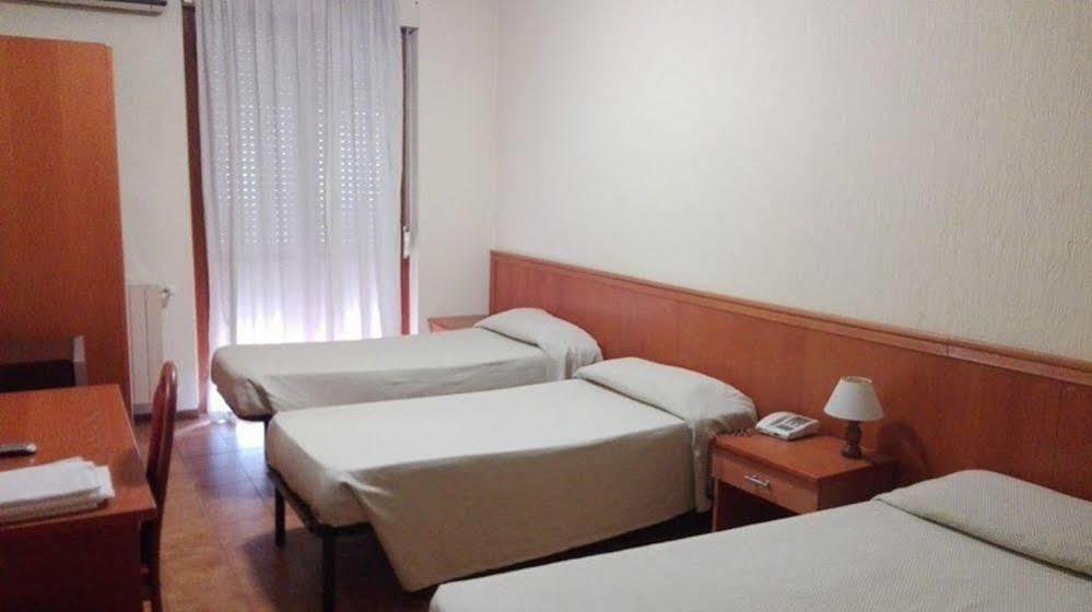 Hotel Cinecitta Rome Bagian luar foto